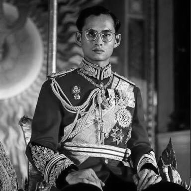 プミポン・タイ国王
